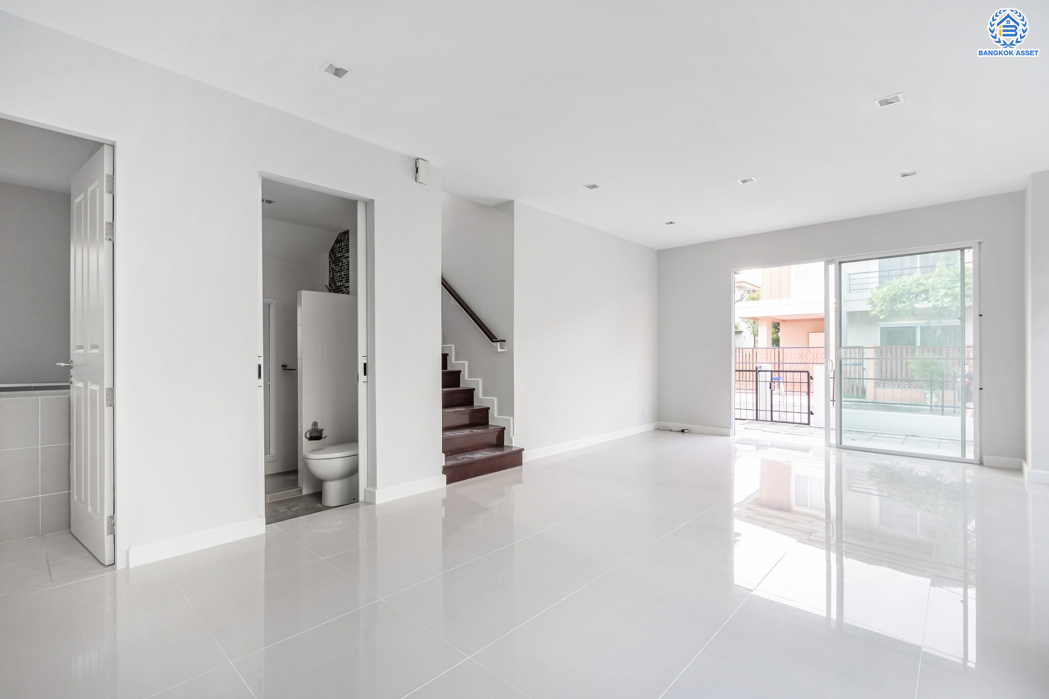 บ้านเดี่ยวมือสองนนทบุรี ม.ฮาบิเทีย ราชพฤกษ์-345 จากแบรนด์คุณภาพ Sansiri เนื้อที่ 50 ตร.ว. ฟังก์ชัน 3 ห้องนอน 2 ห้องน้ำ จอดรถได้ 2 คัน  บนทำเลติดถนนใหญ่345 พร้อมเชื่อมสู่ราชพฤกษ์, แจ้งวัฒนะ และติวานนท์ ฯลฯ ได้อย่างรวดเร็ว ใกล้ทางด่วน "ศรีสมาน" และรายล้อมด้วยสิ่งอำนวยความสะดวกครบ